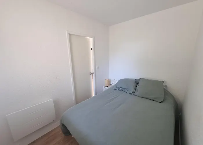 Rénové à : Et Commerces à Pied, Terrasse Et Wifi Inclus - Fr-1-239-1081 *